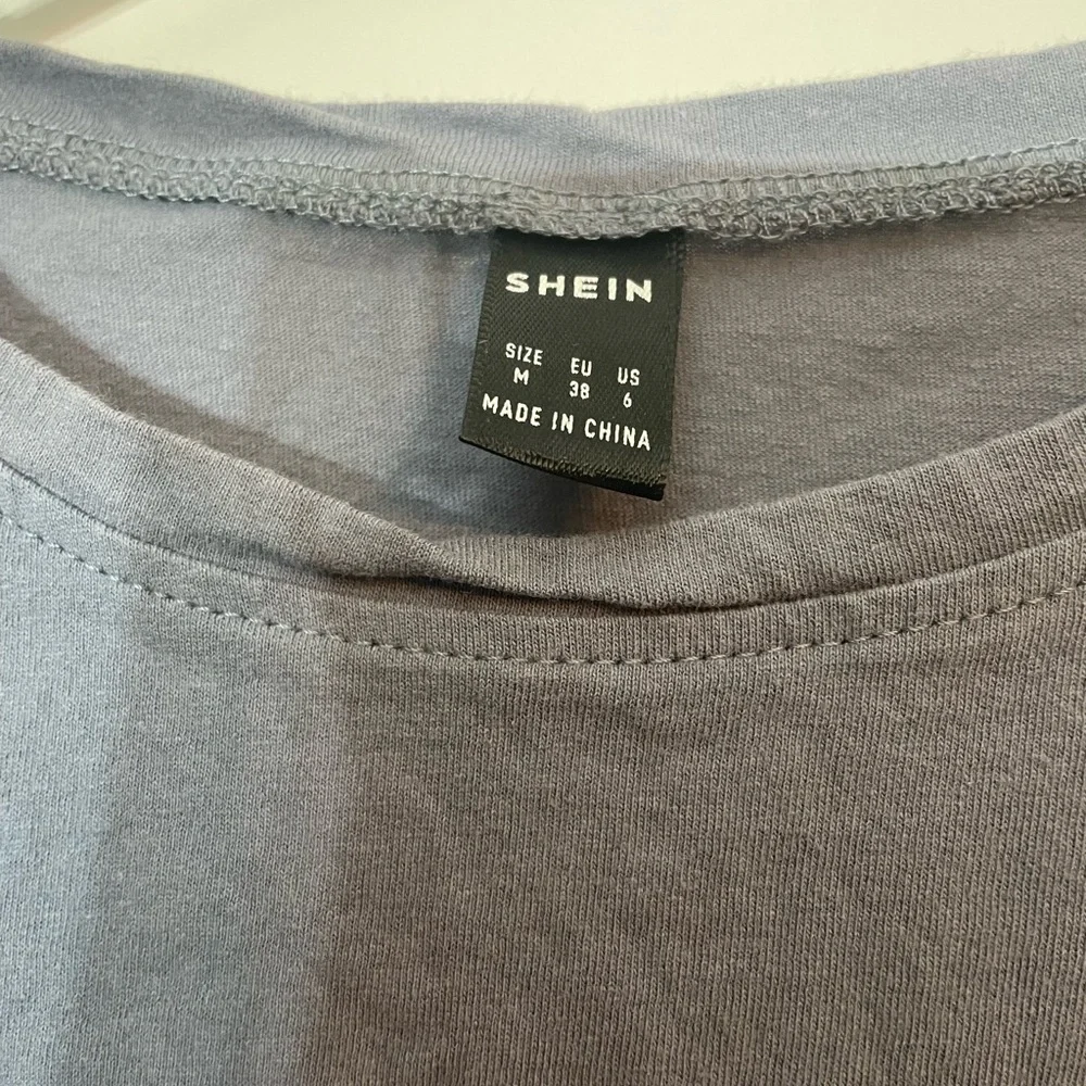Gray Wildflower Tee - Picture 3 of 3